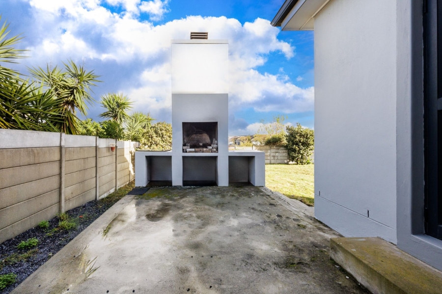 3 Bedroom Property for Sale in Jakarandas Western Cape